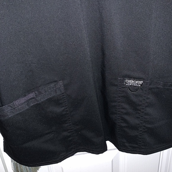 Cherokee Revolution V neck scrub top, Black, LN - Picture 3 of 5